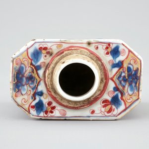 A Chinese Imari-style teacaddy, a salad dish and a blue and white plate, Qianlong — photo 8