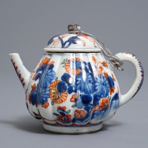 A Chinese Imari style teapot and a plate with bird on parchment design, Kangxi/Yongzheng — 照片 6