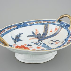 A Chinese Imari style two-handled oval dish on stand, Qianlong, 18th C. — 照片 2