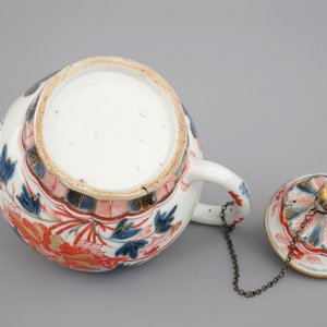 A Chinese Imari teapot and cover, 17/18th C. — photo 7
