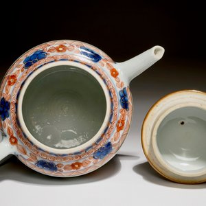 A Chinese Imari teapot with ruyi-shaped panels, Kangxi — 照片 6