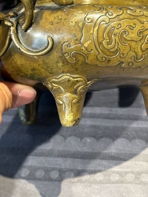 A Chinese imperial archaistic gold-splashed bronze censer and cover with chilong and 'shou' design, Xuande mark, 17th C. — 照片 17