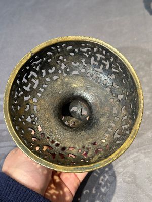 A Chinese imperial archaistic gold-splashed bronze censer and cover with chilong and 'shou' design, Xuande mark, 17th C. — 照片 10