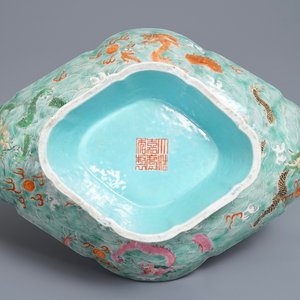 A Chinese imperial quatrefoil 'dragons' dish on foot, Jiaqing mark and of the period — 照片 7