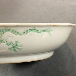 A Chinese incised and green-glazed 'dragon' dish, Hongzhi mark, Ming — photo 9
