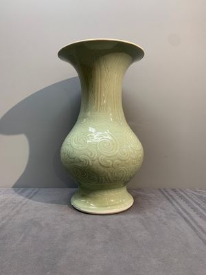 A Chinese incised celadon-glazed 'chilong' vase, Kangxi — photo 1