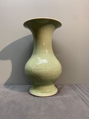 A Chinese incised celadon-glazed 'chilong' vase, Kangxi — photo 3