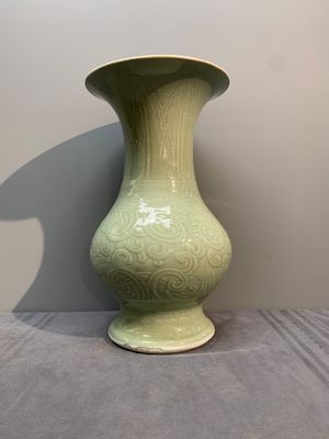 A Chinese incised celadon-glazed 'chilong' vase, Kangxi — photo 4