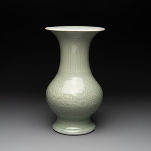A Chinese incised celadon-glazed 'chilong' vase, Kangxi — photo 1