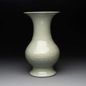 A Chinese incised celadon-glazed 'chilong' vase, Kangxi — photo 4