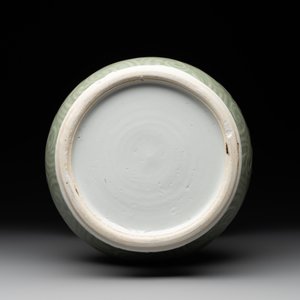 A Chinese incised celadon-glazed 'chilong' vase, Kangxi — photo 7