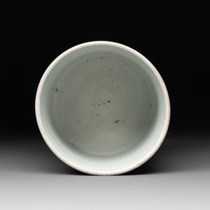 A Chinese incised celadon-glazed 'lotus scroll' brush pot, Kangxi — photo 6