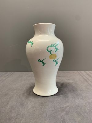 A Chinese incised green-and-yellow-enamelled 'dragon' vase, Chenghua mark, Kangxi — photo 4