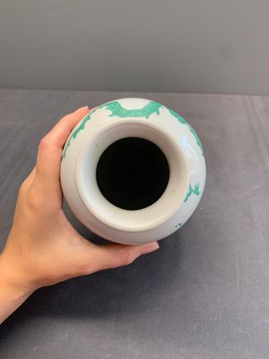 A Chinese incised green-and-yellow-enamelled 'dragon' vase, Chenghua mark, Kangxi — photo 5