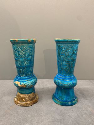 A Chinese incised white-glazed bowl and a pair of turquoise-glazed vases, Ming — photo 4