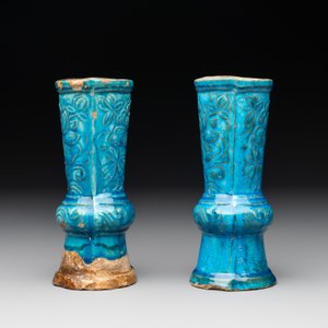 A Chinese incised white-glazed bowl and a pair of turquoise-glazed vases, Ming — photo 6