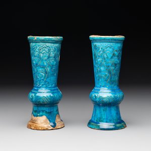 A Chinese incised white-glazed bowl and a pair of turquoise-glazed vases, Ming — photo 7