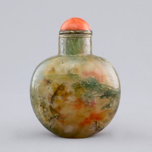 A Chinese incrusted agate snuff bottle with inside decoration of fish, 19/20th C. — photo 1