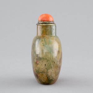 A Chinese incrusted agate snuff bottle with inside decoration of fish, 19/20th C. — photo 2
