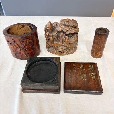 A Chinese inkstone with hongmu cover and stand, a boxwood carving, a bamboo brushpot and an incense tube — 照片 1