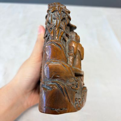 A Chinese inkstone with hongmu cover and stand, a boxwood carving, a bamboo brushpot and an incense tube — 照片 11