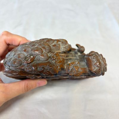 A Chinese inkstone with hongmu cover and stand, a boxwood carving, a bamboo brushpot and an incense tube — 照片 12