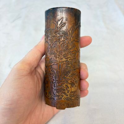A Chinese inkstone with hongmu cover and stand, a boxwood carving, a bamboo brushpot and an incense tube — 照片 14
