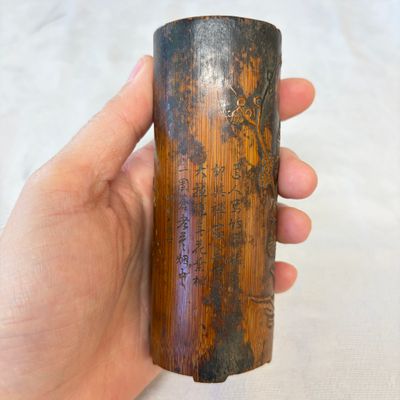 A Chinese inkstone with hongmu cover and stand, a boxwood carving, a bamboo brushpot and an incense tube — 照片 16