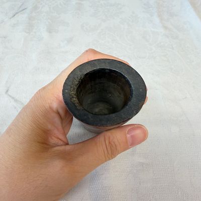 A Chinese inkstone with hongmu cover and stand, a boxwood carving, a bamboo brushpot and an incense tube — 照片 18