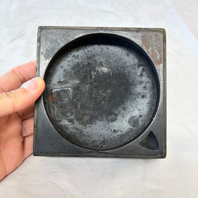 A Chinese inkstone with hongmu cover and stand, a boxwood carving, a bamboo brushpot and an incense tube — 照片 22