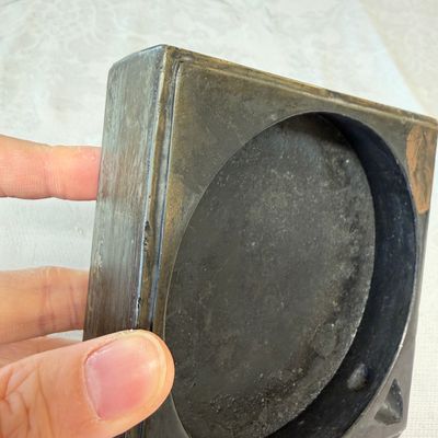A Chinese inkstone with hongmu cover and stand, a boxwood carving, a bamboo brushpot and an incense tube — 照片 23