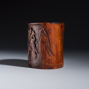 A Chinese inkstone with hongmu cover and stand, a boxwood carving, a bamboo brushpot and an incense tube — 照片 11