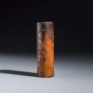 A Chinese inkstone with hongmu cover and stand, a boxwood carving, a bamboo brushpot and an incense tube — 照片 17