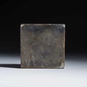 A Chinese inkstone with hongmu cover and stand, a boxwood carving, a bamboo brushpot and an incense tube — 照片 24