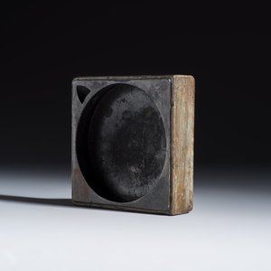 A Chinese inkstone with hongmu cover and stand, a boxwood carving, a bamboo brushpot and an incense tube — 照片 25