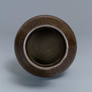 A Chinese inlaid bronze 'hu' vase, 19th C. — 照片 6