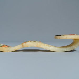 A Chinese inlaid hardstone ruyi sceptre, 19/20th C. — 照片 4
