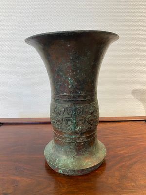 A Chinese inscribed archaic bronze ritual 'zun' wine vessel, probably Western Zhou — photo 1