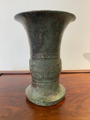 A Chinese inscribed archaic bronze ritual 'zun' wine vessel, probably Western Zhou — photo 2
