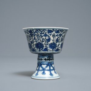 A Chinese inscribed blue and white stem cup, Qianlong seal mark and of the period — photo 3