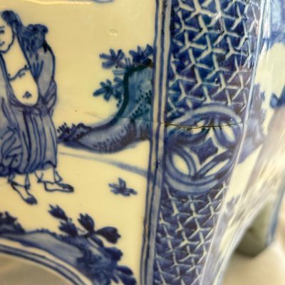 A Chinese inscribed blue and white two-handled 'Immortals' censer — foto 12