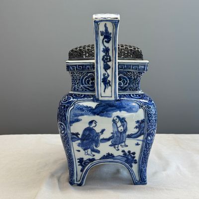 A Chinese inscribed blue and white two-handled 'Immortals' censer — foto 2