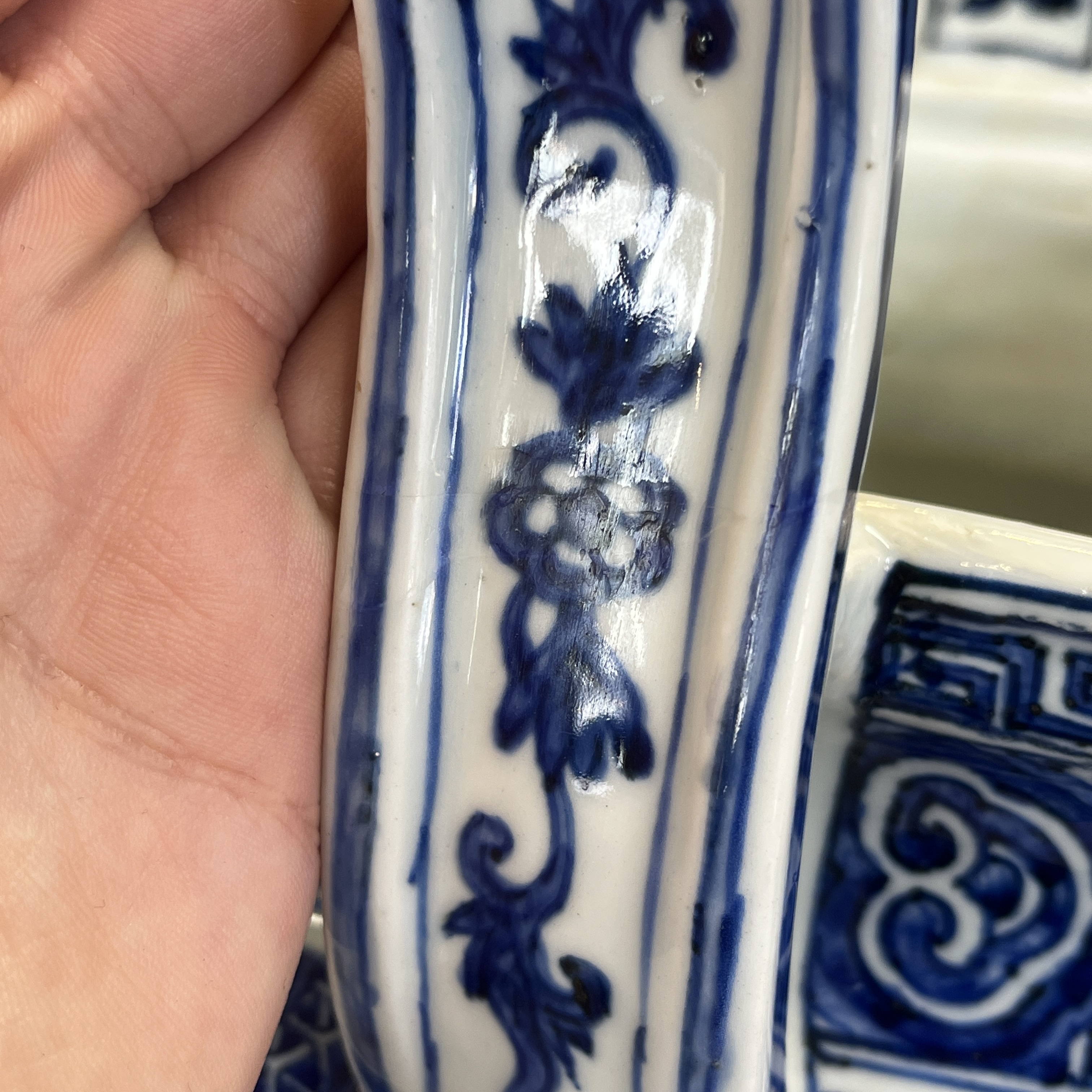 A Chinese inscribed blue and white two-handled 'Immortals' censer — foto 30