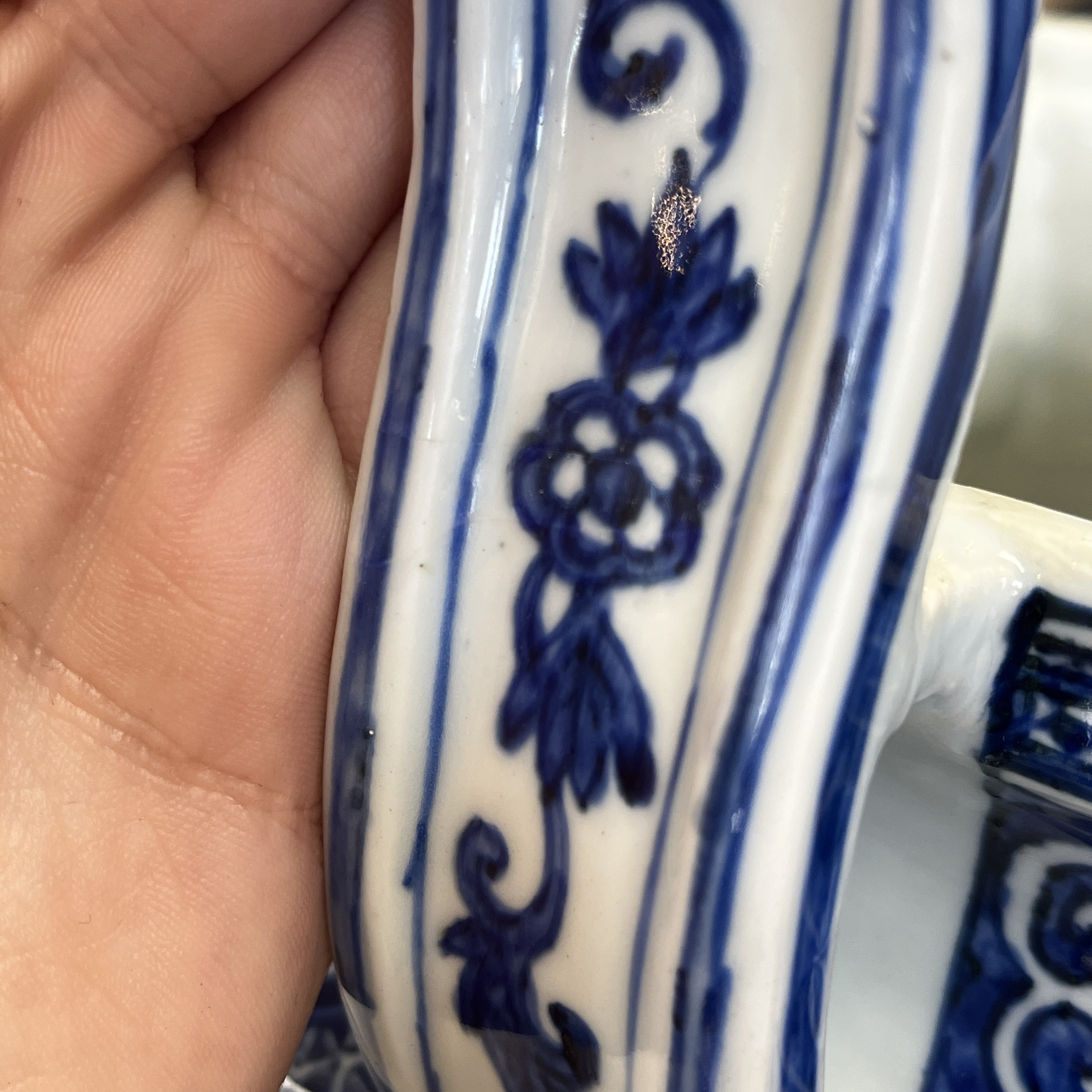 A Chinese inscribed blue and white two-handled 'Immortals' censer — foto 31