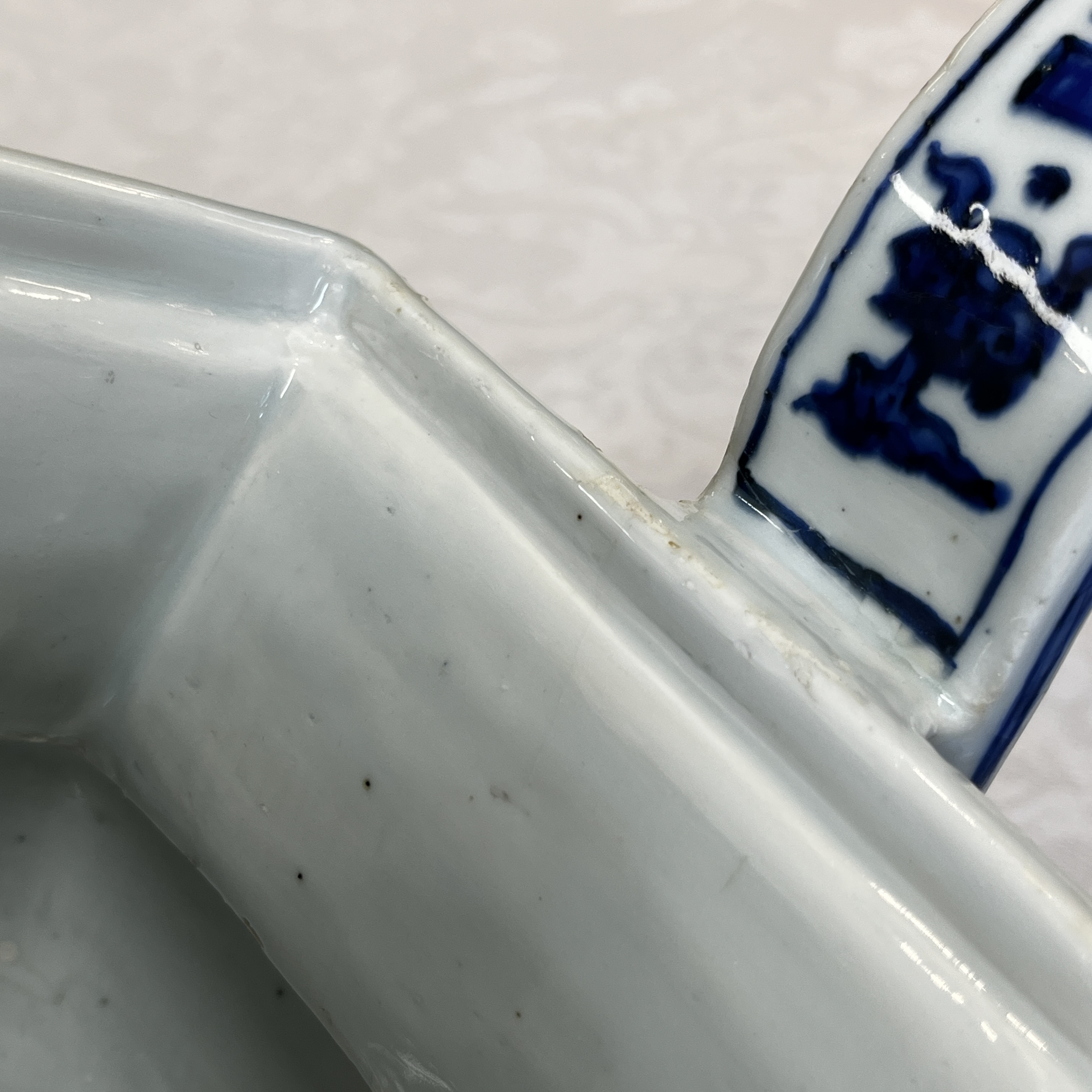 A Chinese inscribed blue and white two-handled 'Immortals' censer — foto 34