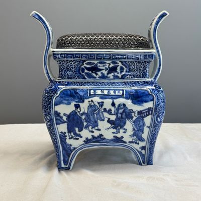 A Chinese inscribed blue and white two-handled 'Immortals' censer — foto 5
