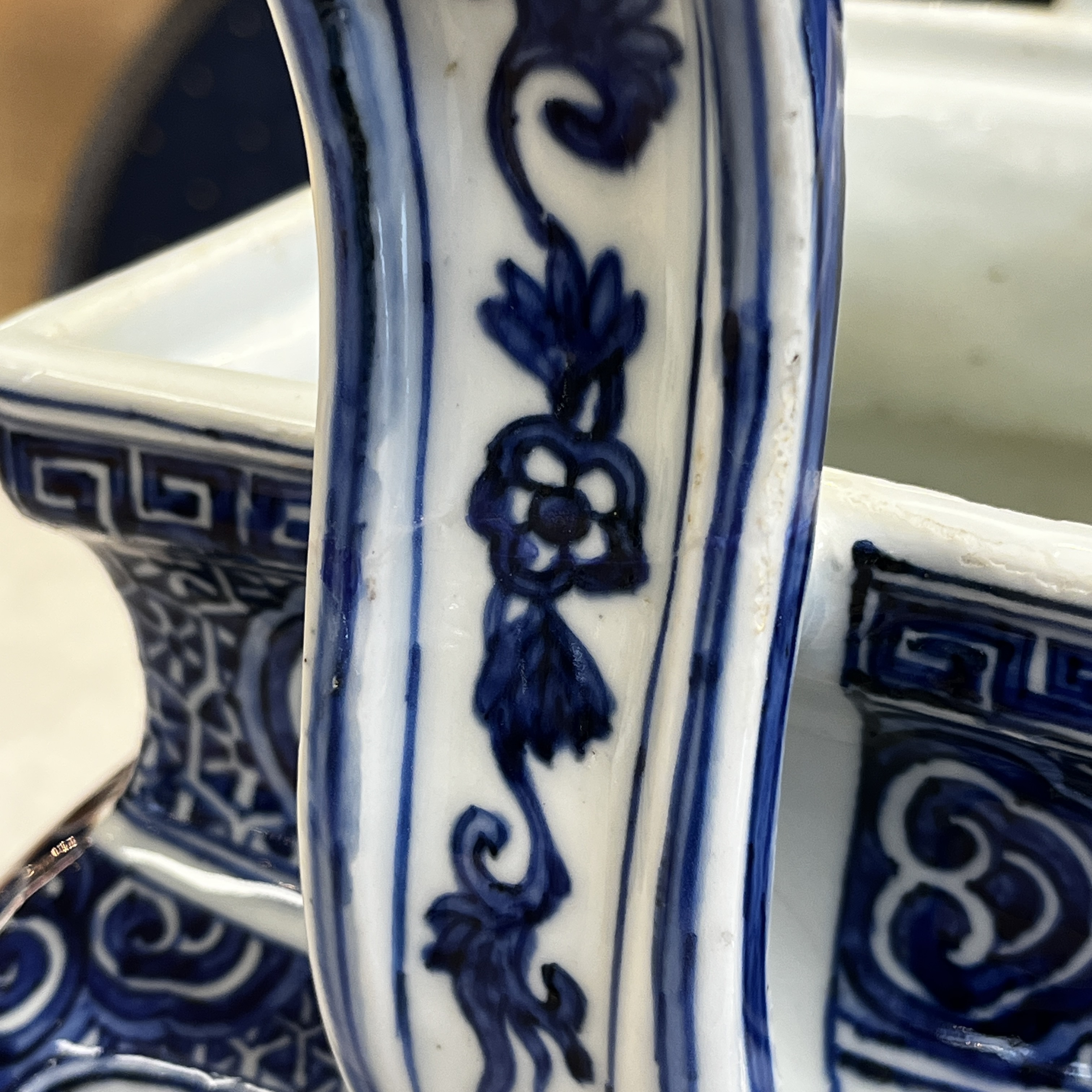 A Chinese inscribed blue and white two-handled 'Immortals' censer — foto 36