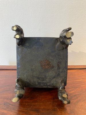 A Chinese inscribed bronze 'square pagoda' censer and cover, 17/18th C. — 照片 11