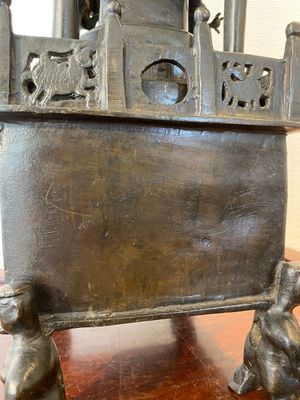 A Chinese inscribed bronze 'square pagoda' censer and cover, 17/18th C. — 照片 4