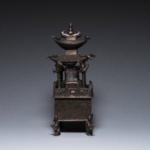 A Chinese inscribed bronze 'square pagoda' censer and cover, 17/18th C. — 照片 2